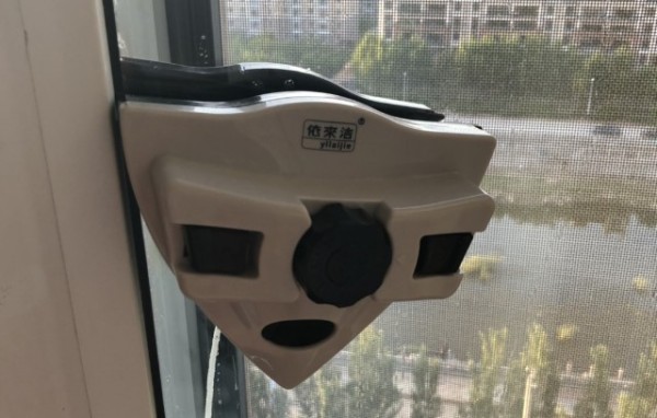 双面玻璃清洁器，擦玻璃也很省心啦~