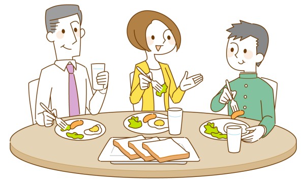 食卓で朝食をとる家族