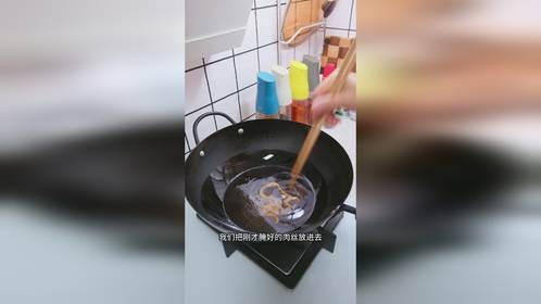 母女二人午餐，25分钟饭菜一锅出，今天安排小朋友喜欢的京酱肉丝