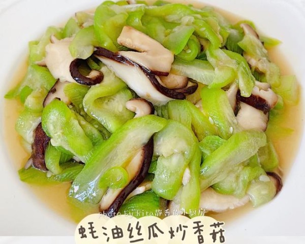 营养又鲜美的蚝油丝瓜炒香菇|减肥必备食谱的做法
