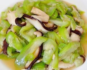 营养又鲜美的蚝油丝瓜炒香菇|减肥必备食谱的做法 步骤4