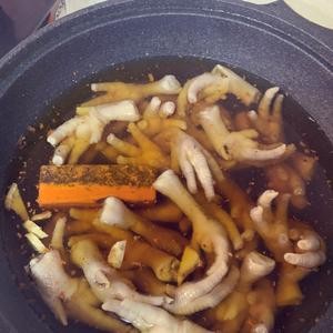 超简单火锅鸡爪(零失败~)的做法 步骤2