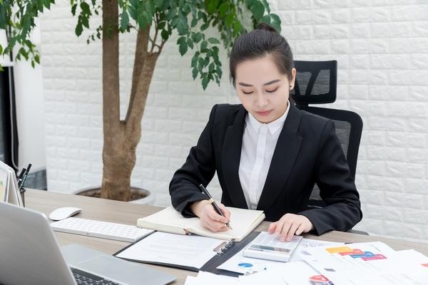 体力劳动与家务运动：探索其在现代职场中的关系及管理策略 图2