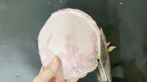 穿不了的文胸别扔掉，从周围剪开改一改，用过成品的人都喜欢！