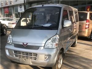 五菱荣光 1.2L七座