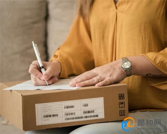 网购衣服严重脱色 商家又不给退怎么办 洗了之后才知道