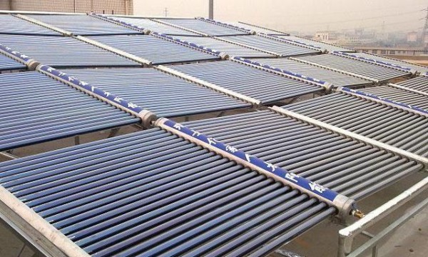太阳能热水器的工作原理（可再生能源的利用与绿色生活）