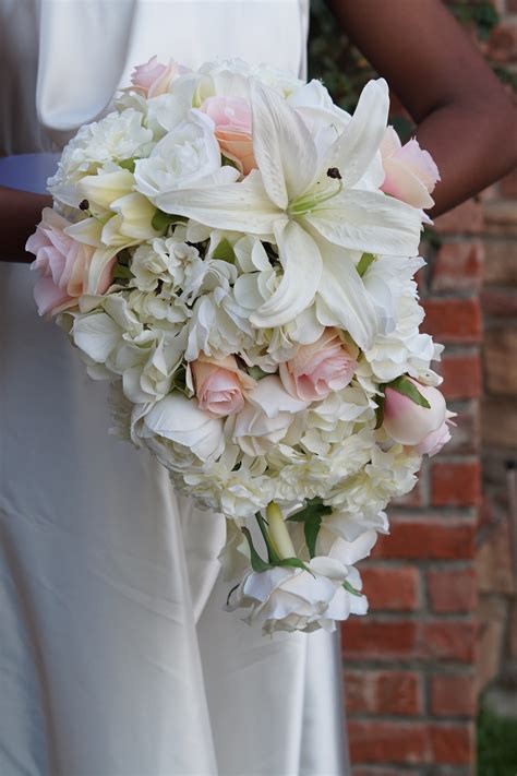 How to make a bridal bouquet with real flowers