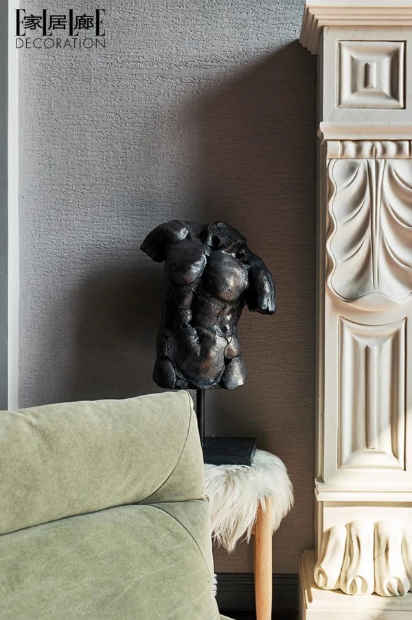 Wall, Room, Furniture, Wallpaper, Interior design, Floor, Fur, House, Molding, 