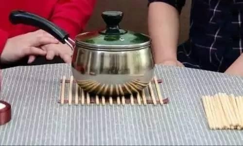 一次性筷子别扔了，改造一下放在厨房还有这用处，好看又实用！