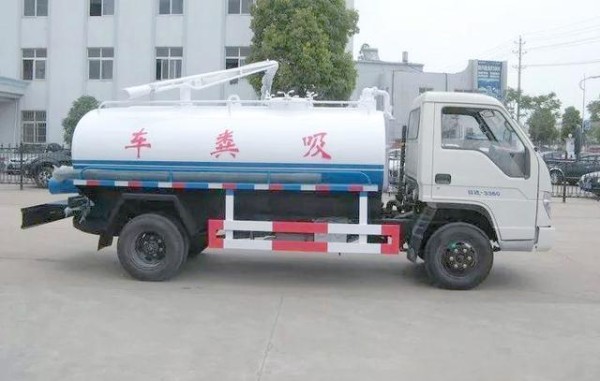 清洗吸污车：多功能特种车辆详解-有驾