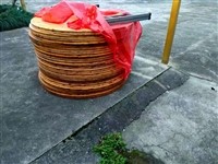 桌子凳子便宜出售,需要的联系