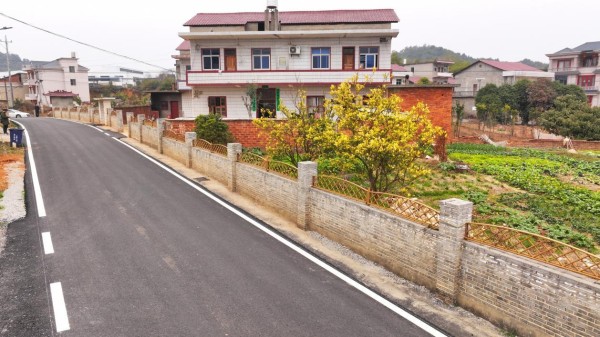新居至义白线公路（杨春华 摄）