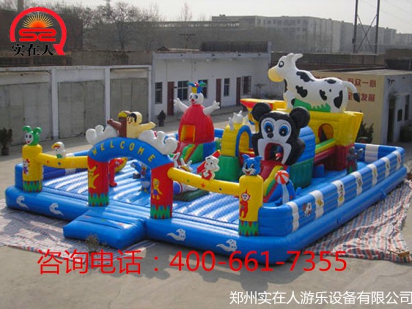 供不应求的充气滑梯