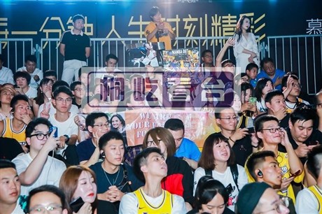 篮球男子锦标赛观众看台供应-安全卫士-桐屹临时看台