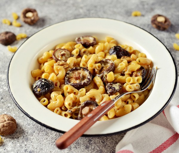 Vegan mac and cheese with mushroom