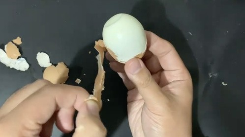 活了30多年，今天才知道，这才是剥鸡蛋的正确方法