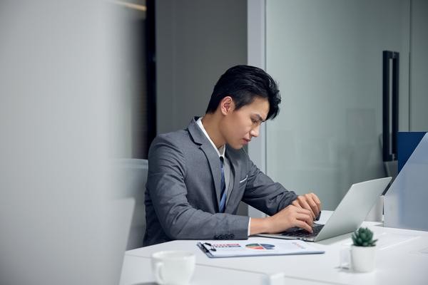 职场升职加薪全攻略：如何通过工资奖金与医社保规划实现职业飞跃 图2