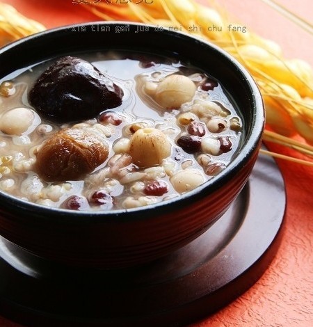 健康早餐食谱3、红枣杂粮粥