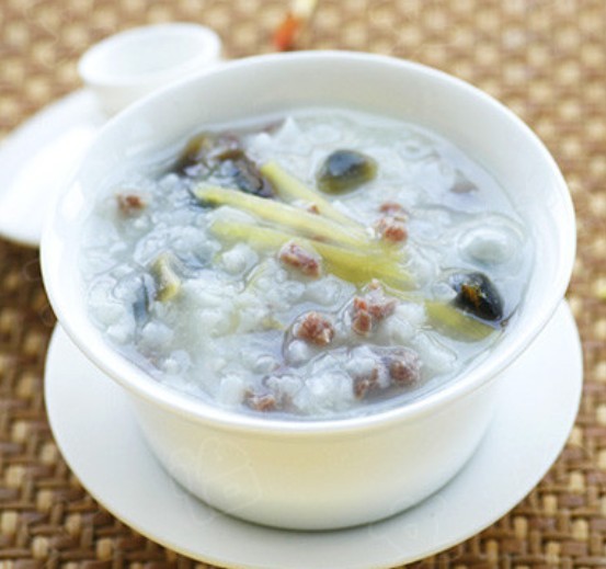 健康早餐食谱2、皮蛋瘦肉粥