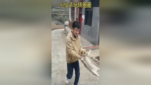 小伙子玩转圈圈，直接摔沟去了