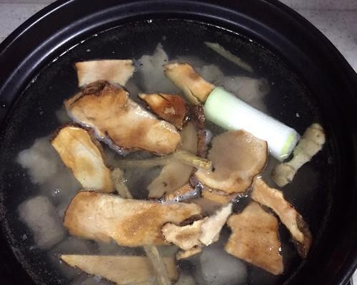 猪肚排骨汤的做法（家庭美食，营养又好吃）