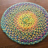 废旧衣物布料制作精美地毯
