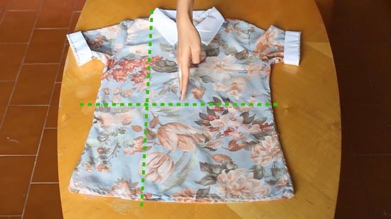 Step 2 想象有一条线从上肩横跨到衣服下摆。