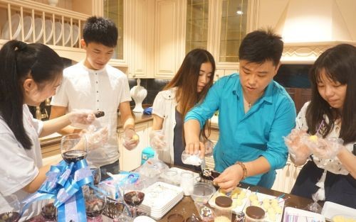 创意烹饪课堂现场制作教学