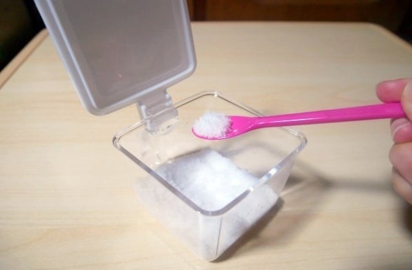 調味料の軽量にピンクスプーン