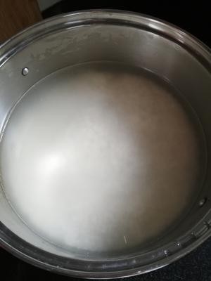 自制甜酒酿(不加糖就让酒酿超甜的秘密)的做法 步骤1