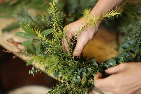 diy手工圣诞花环怎么做 圣诞花环制作方法图解