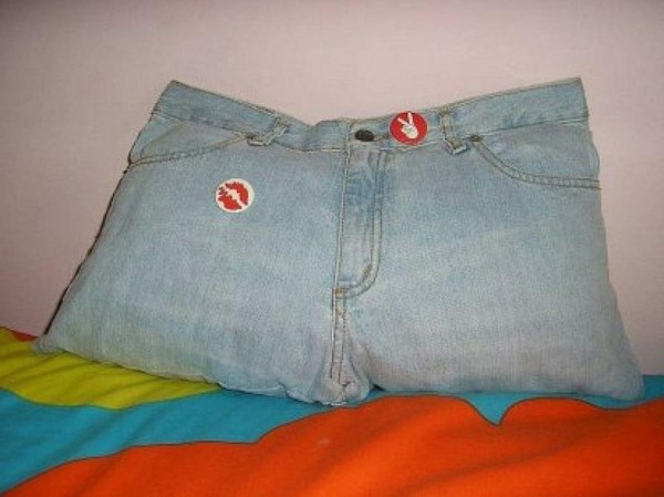 Cojín con ropa antigua