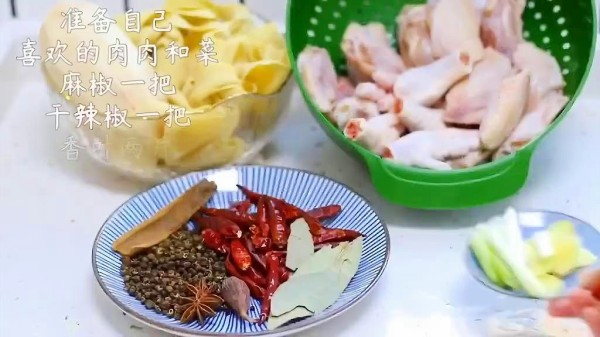 在家就能做的麻辣卤味，越吃越上瘾，做法简单易学，能多吃一碗饭