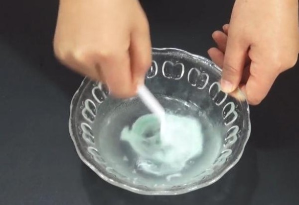 牙膏和白醋一起简直太神奇了，家里很需要用它，看完要试一试
