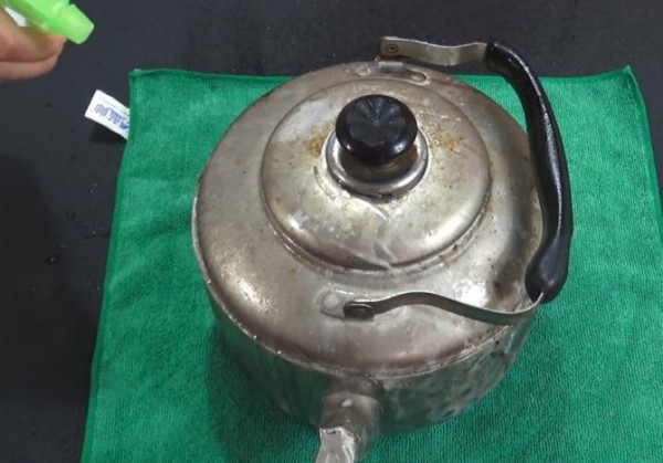 牙膏和白醋一起简直太神奇了，家里很需要用它，看完要试一试