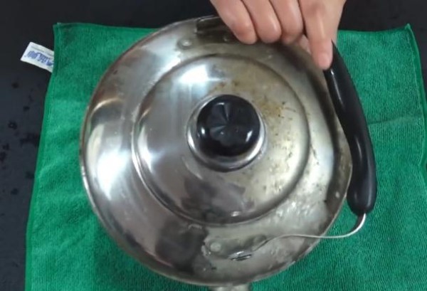 牙膏和白醋一起简直太神奇了，家里很需要用它，看完要试一试