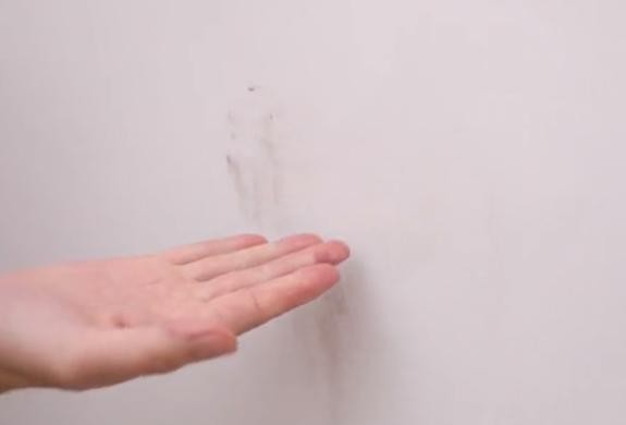 生活小妙招：白醋和牙膏混合在一起，去污的能力很强，超实用！