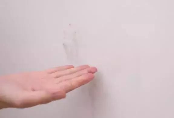 白醋和牙膏混合在一起，家里主妇都需要，去污的能力很强，真实用