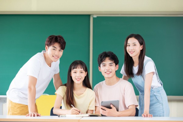 贵阳市体育中学的设施如何？生活方便吗？