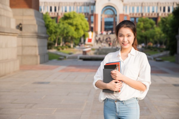 西昌交通学校的设施如何？生活方便吗？
