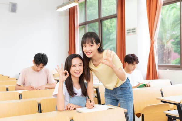 重庆市云阳职业教育中心的设施如何？生活方便吗？