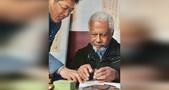 诺奖得主古尔纳宁波花絮,看舞龙,玩錾刻,畅游天一阁
