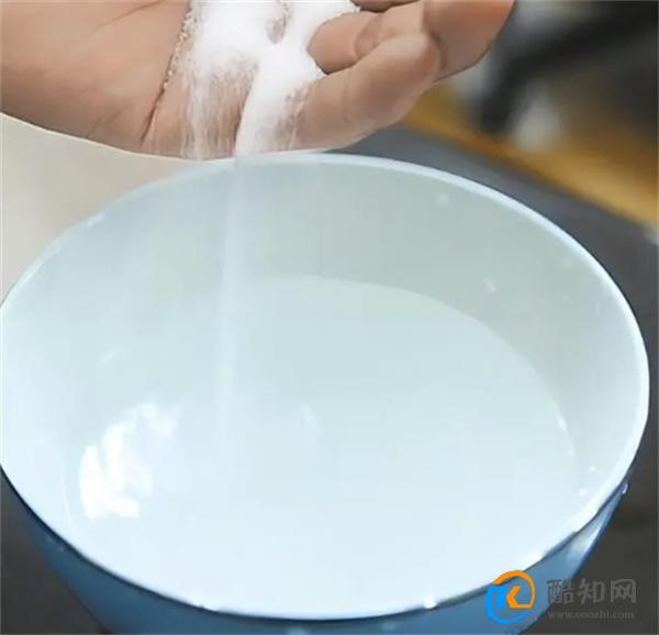 家里的地早上拖,晚上就脏了,教你几个小妙招,地板光亮不留灰