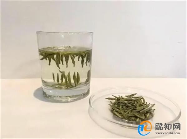 家里的地早上拖,晚上就脏了,教你几个小妙招,地板光亮不留灰