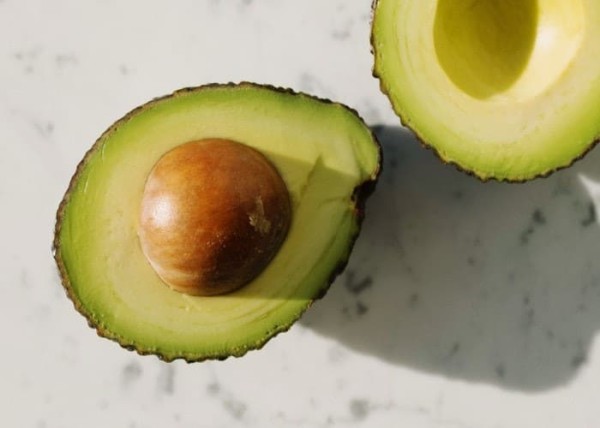 Un aguacate es un alimento rico en omega 6