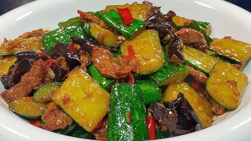 吃饭没胃口的时候试试这道黄瓜炒肉，清脆爽口又下饭