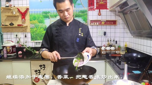 葱爆猪肝怎么做好吃？大厨有妙招，炒出来鲜嫩多汁，下酒又下饭