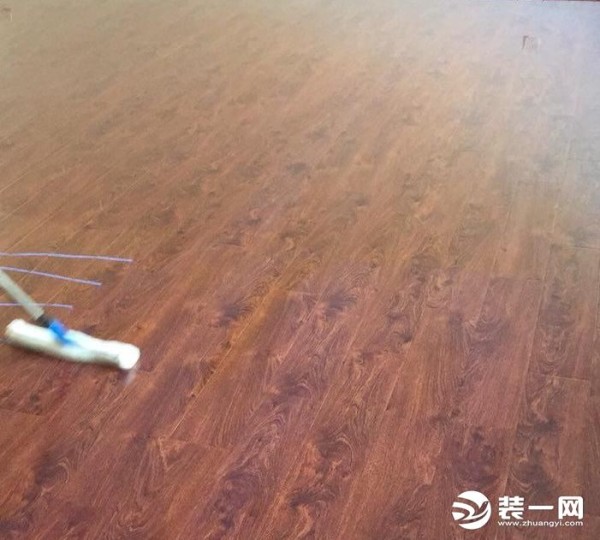 地板打蜡效果图
