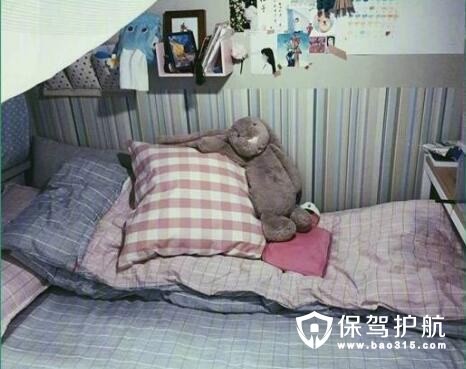 素条纹墙纸